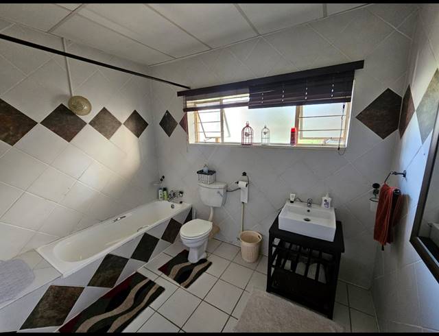 4 BEDROOM HOUSE TO LET IN VAALPARK